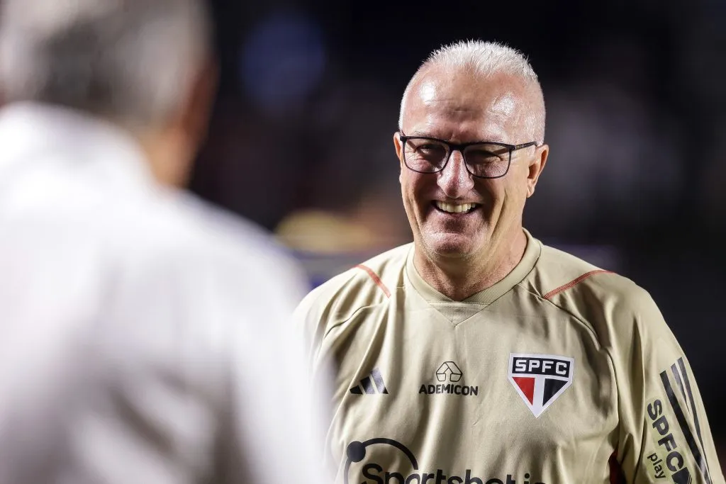 SAO PAULO, BRAZIL – DECEMBER 06: Dorival Junior coach of Sao Paulo gestures during the match between Sao Paulo and Flamengo as part of Brasileirao 2023 at Morumbi Stadium on December 06, 2023 in Sao Paulo, Brazil. (Photo by Alexandre Schneider/Getty Images)