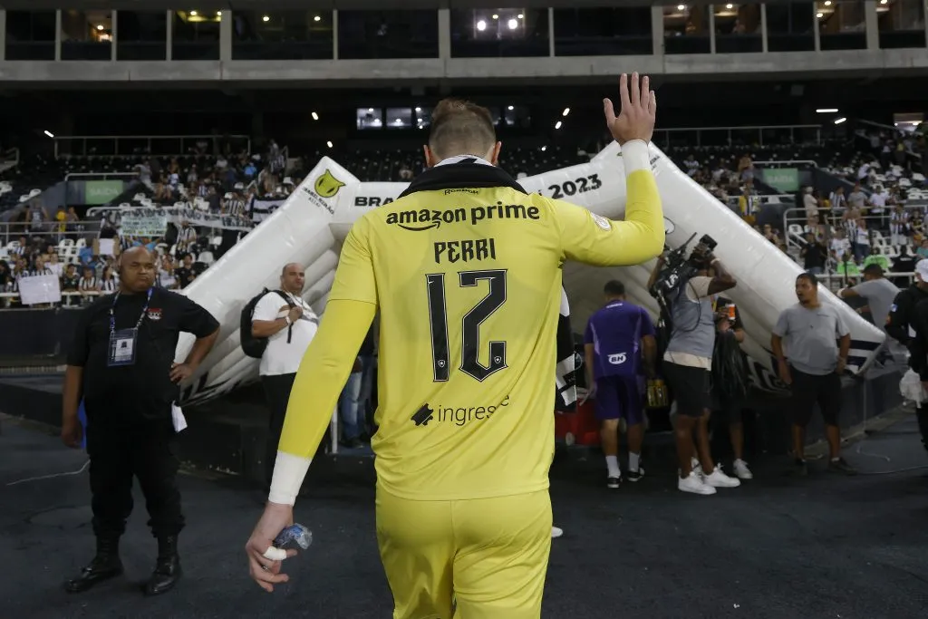 Lucas Perri deixando o Nilton Santos. (Photo by Wagner Meier/Getty Images)