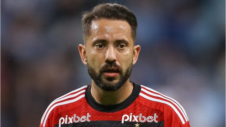 Fim de uma era Éverton Ribeiro chega a acordo para jogar em rival do Fla (Photo by Pedro H. Tesch/Getty Images)