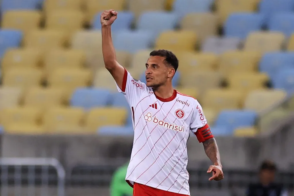 Alan Patrick celebrando gol pelo Internacional. (Photo by Buda Mendes/Getty Images)