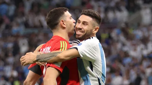 Ebu Martinez e Gonzalo Montiel lado a lado na Argentina. Foto: Julian Finney/Getty Images