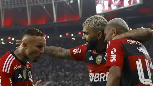 Cebolinha, Gabigol e Wesley comemoram gol. Foto: Wagner Meier/Getty Images