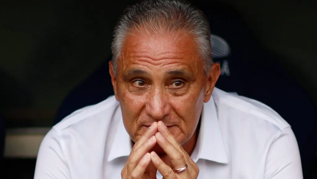 Tite espera por reforços. (Photo by Buda Mendes/Getty Images)
