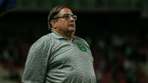 Guto Ferreira: técnico vai perder defensor no Coxa (Foto: Guilherme Griebeler/Coritiba/Divulgação)