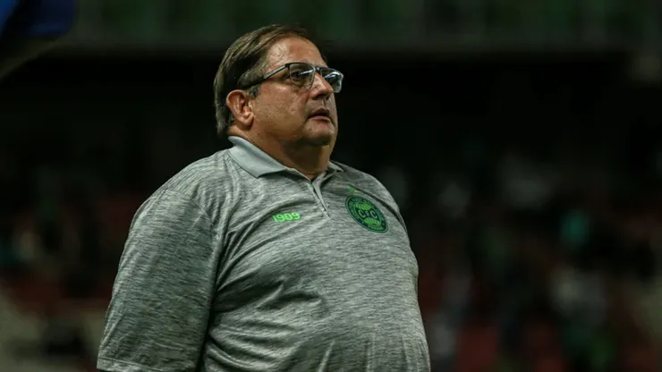 Guto Ferreira: técnico vai perder defensor no Coxa (Foto: Guilherme Griebeler/Coritiba/Divulgação)