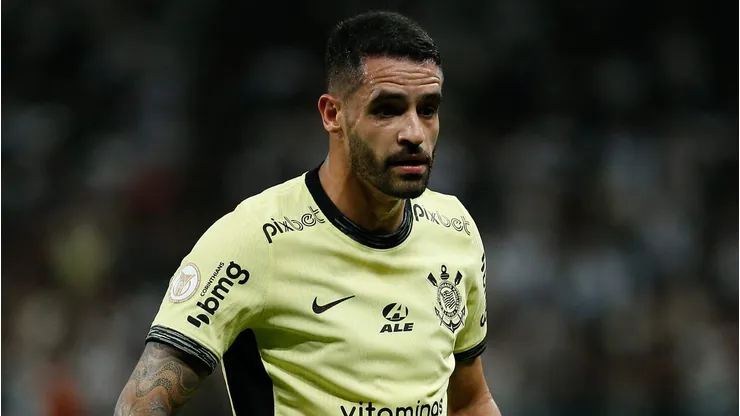 Renato Augusto é procurado por novo clube e pode deixar o Corinthians (Photo by Ricardo Moreira/Getty Images)