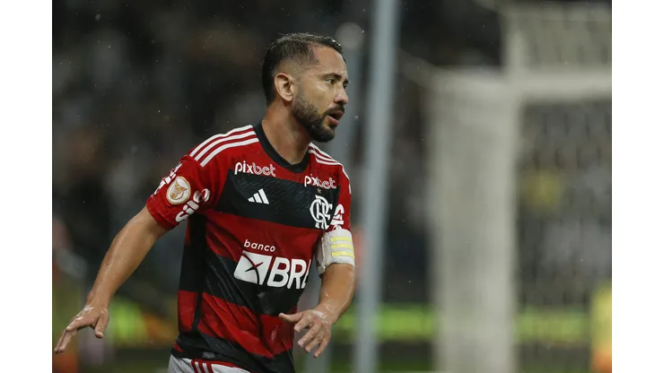 Everton Ribeiro (Photo by Ricardo Moreira/Getty Images)