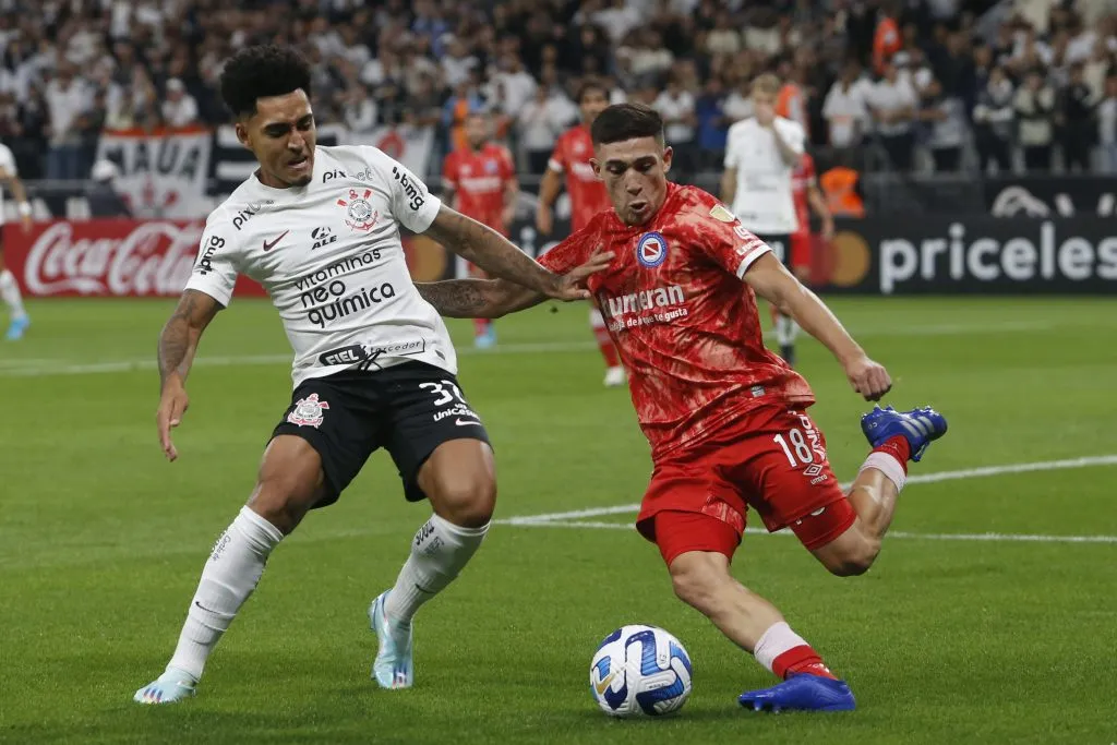 O defensor é alvo do Timão (Foto: Miguel Schincariol/Getty Images)