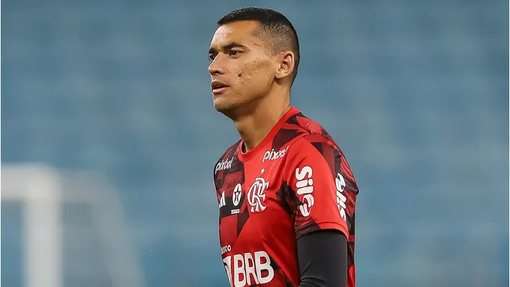 Contratação do goleiro Santos se torna prioridade em campeão brasileiro (Photo by Pedro H. Tesch/Getty Images)