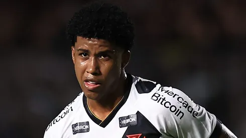 RIO DE JANEIRO, BRAZIL - MAY 01: Andrey Santos of Vasco da Gama controls the ball during a match between Vasco da Gama and Bahia as part of Brasileirao 2023 at Sao Januario Stadium on May 01, 2023 in Rio de Janeiro, Brazil. (Photo by Buda Mendes/Getty Images)