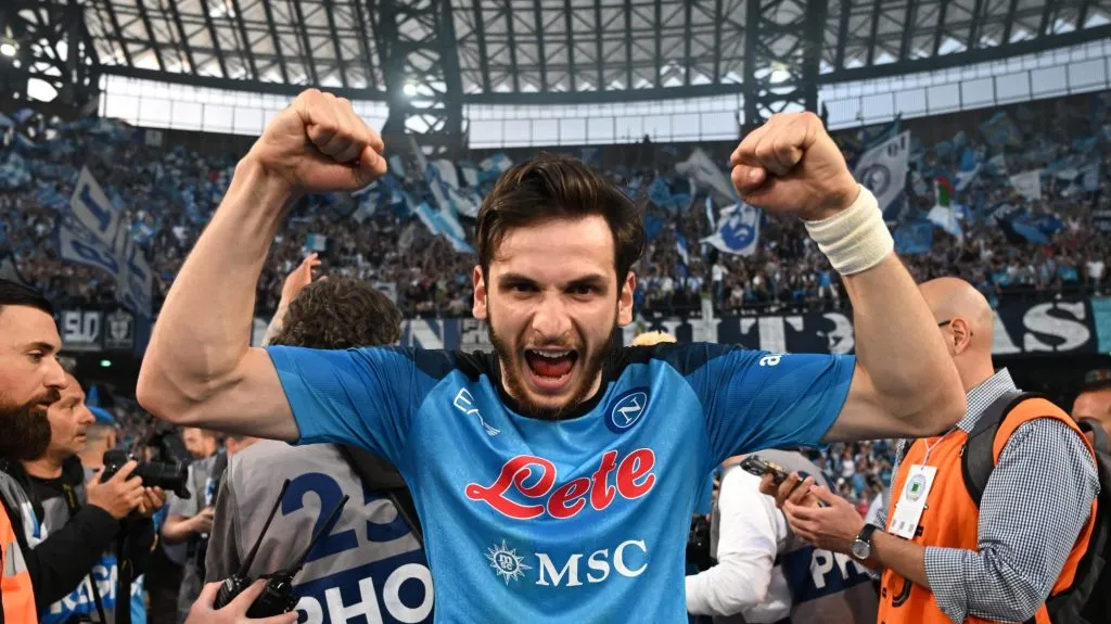 Problema para o Chelsea! Kvaratskhelia tem ‘sonho’ de jogar em outro gigante e negociação com os Blues pode melar (Photo by Francesco Pecoraro/Getty Images)