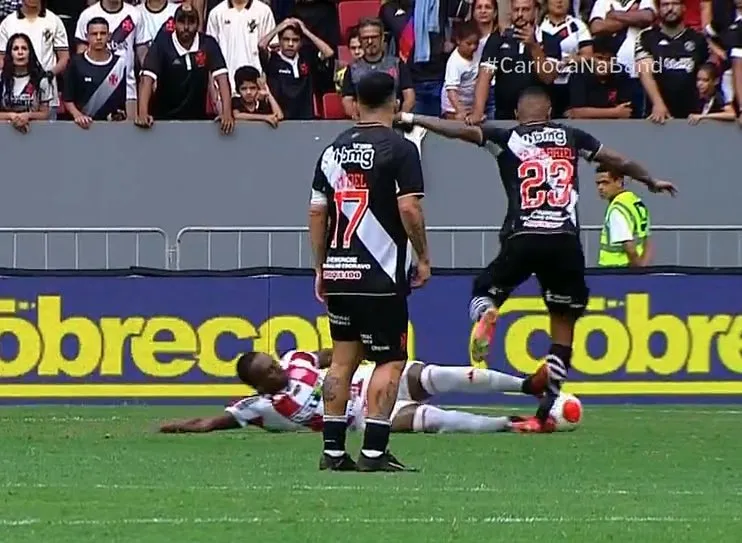 Lance de Bangu x Vasco, no Mané Garrincha. Foto: Reprodução