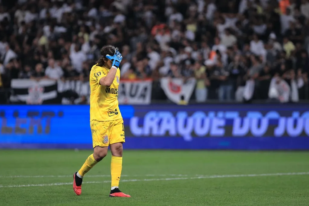 SP – SAO PAULO – 30/01/2024 – PAULISTA 2024, CORINTHIANS X SAO PAULO – Cassio jogador do Corinthians lamenta derrota ao final da partida contra o Sao Paulo no estadio Arena Corinthians pelo campeonato Paulista 2024. Foto: Ettore Chiereguini/AGIF