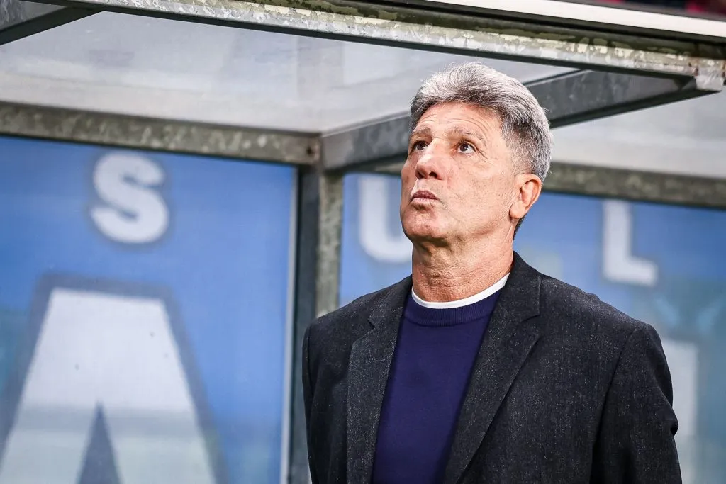 Renato Portaluppi espera substituto de Luis Suárez no Grêmio. Foto: Maxi Franzoi/AGIF