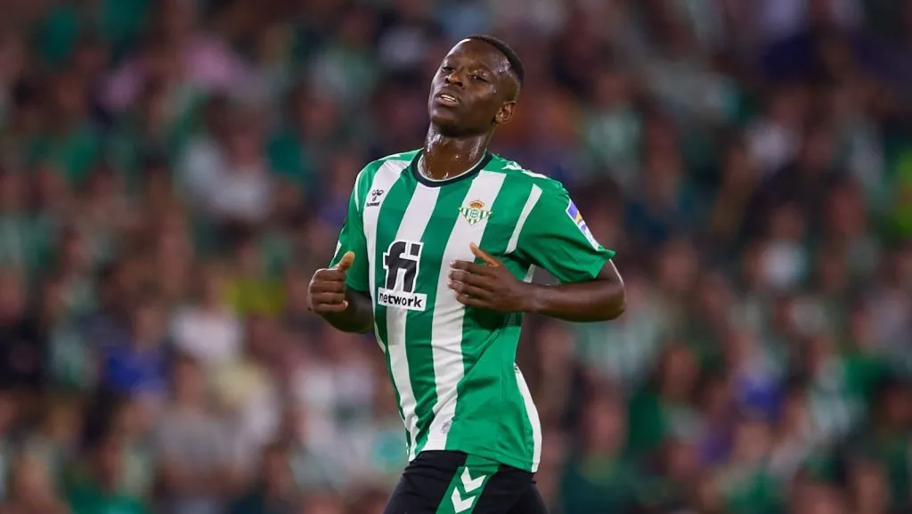 Luiz Henrique em ação pelo Betis (Foto: Fran Santiago/Getty Images)
