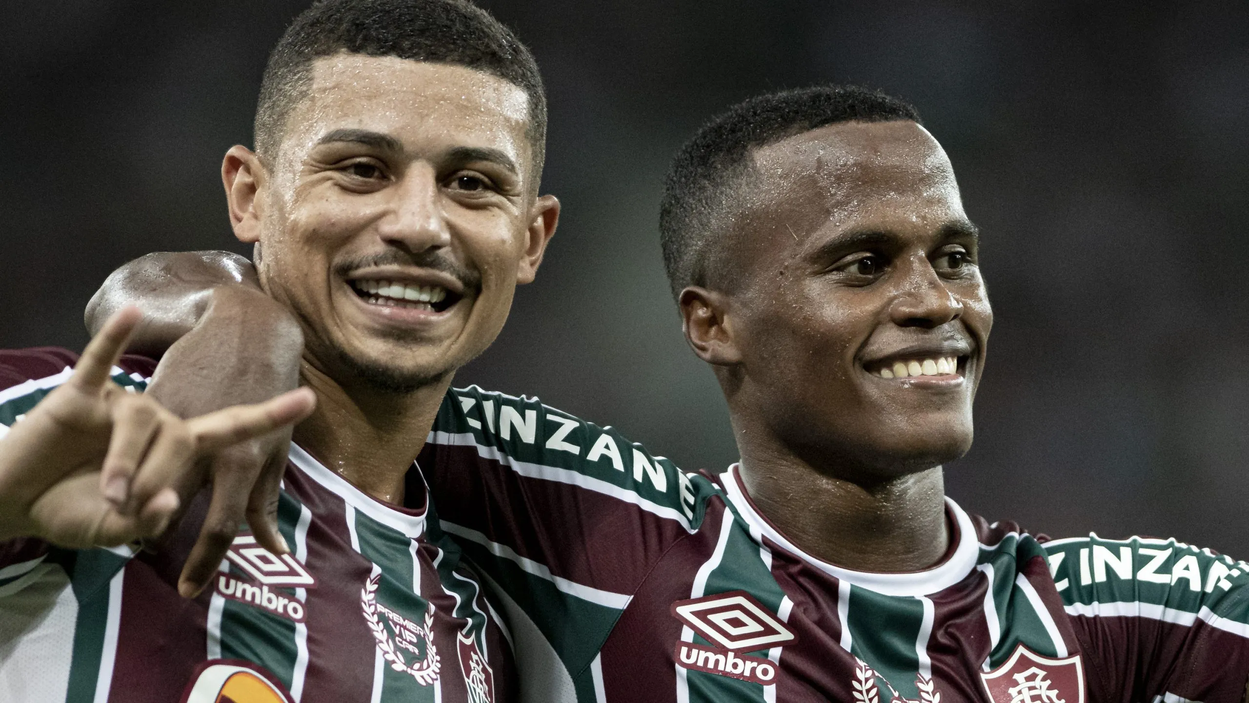 RJ – Rio de Janeiro – 06/04/2022 – COPA SUL-AMERICANA 2022, FLUMINENSE X ORIENTE PETROLERO – Jhon Arias jogador do Fluminense comemora seu gol com Andre jogador da sua equipe durante partida contra o Oriente Petrolero no estadio Maracana pelo campeonato Copa Sul-Americana 2022. Foto: Jorge Rodrigues/AGIF