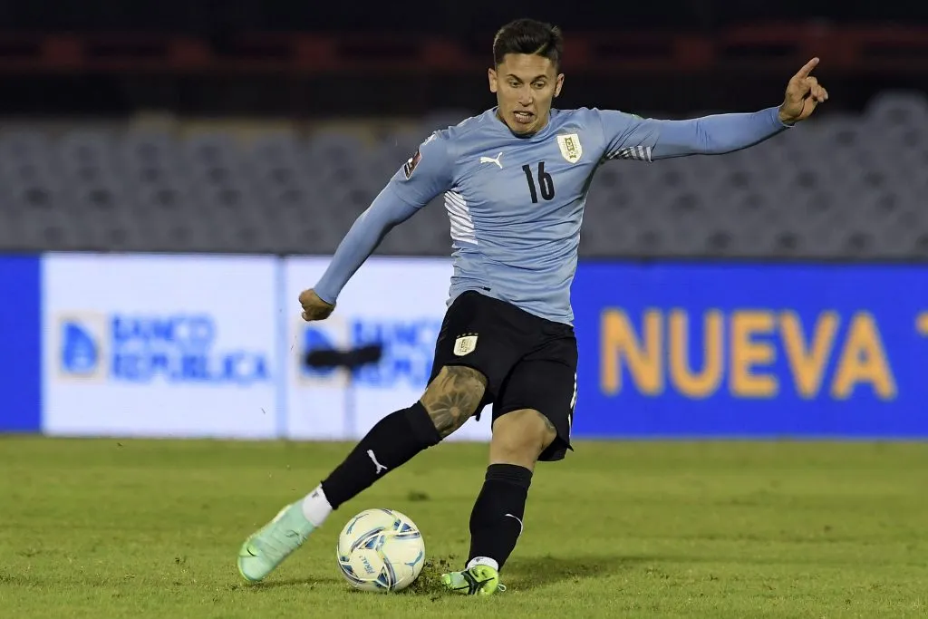 Brian Rodríguez em ação pelo Uruguai (Photo by Sandro Pereyra/Getty Images)