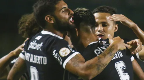 Rival do Flamengo prepara chapéu no Mengão para anunciar craque contestado no Corinthians. Foto: Gabriel Machado/AGIF