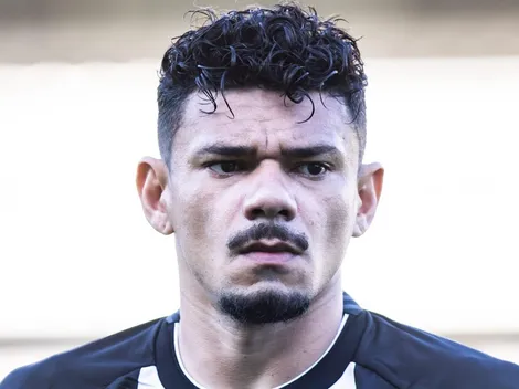 Tiquinho Soares é procurado para trocar o Botafogo por rival do Brasileirão