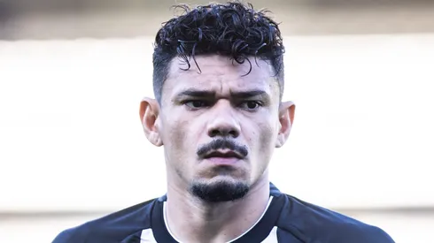 Tiquinho Soares é procurado para trocar o Botafogo por rival do Brasileirão. Foto: Abner Dourado/AGIF