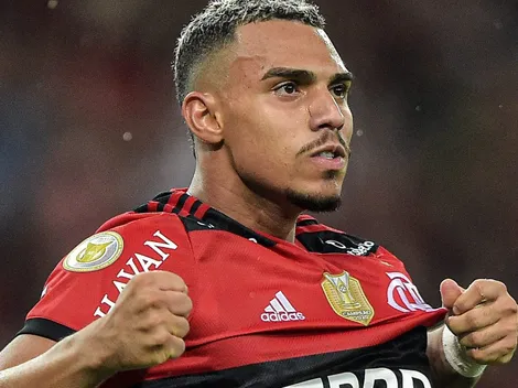 Corinthians não larga Matheuzinho e Augusto Melo revela fator decisivo nas negociações