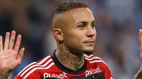 Everton Cebolinha pode deixar o Flamengo e assinar com time inesperado. (Photo by Pedro H. Tesch/Getty Images)