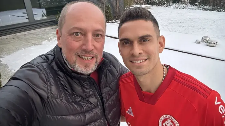 Presidente do Inter já postou foto com Borré (Foto: Reprodução/Twitter Alessandro Barcellos)