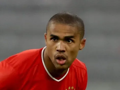 Douglas Costa sai do silêncio sobre escolha de jogar no Fluminense