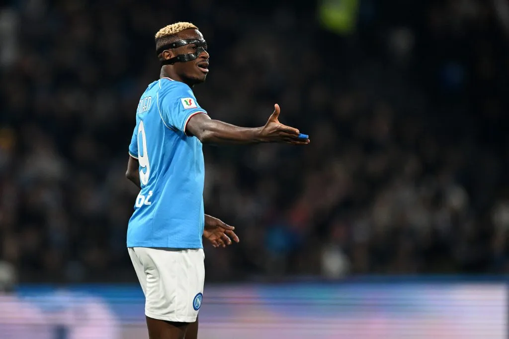 Victor Osinhem em ação pelo Napoli. (Photo by Francesco Pecoraro/Getty Images)