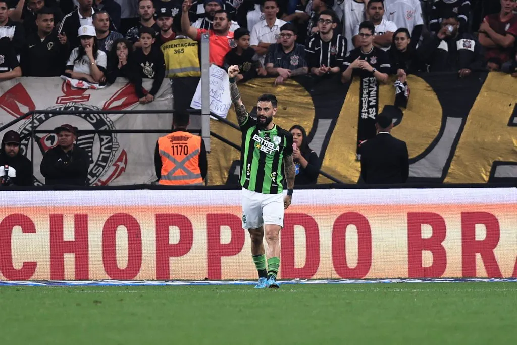Gonzalo Mastriani celebrando gol pelo América Mineiro. Foto: Ettore Chiereguini/AGIF