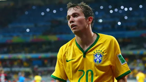 Bernard pela Seleção. (Photo by Robert Cianflone/Getty Images)