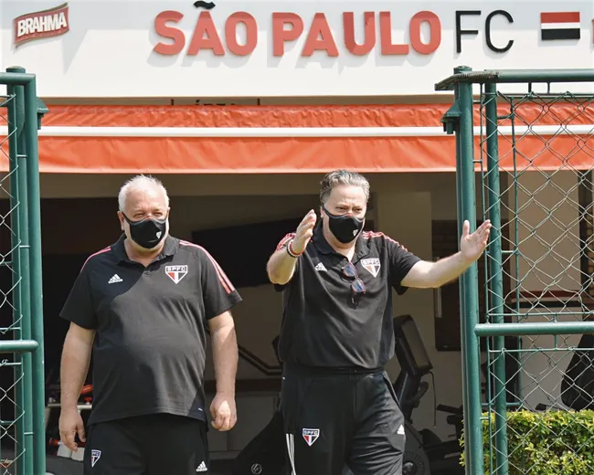 Diretor de futebol, Carlos Belmonte e o presidente do São Paulo, Julio Casares | Foto: divulgação/saopaulofc.net