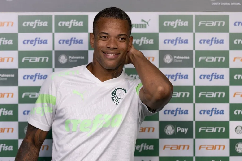 Caio Paulista sendo apresentado. Foto: Ettore Chiereguini/AGIF