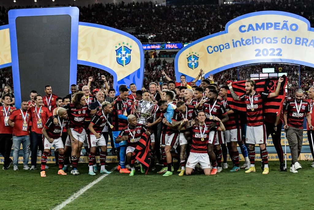 Jogadores do Flamengo comemoram titulo de campeao apos partida contra o Corinthians  Foto: Thiago Ribeiro/AGIF