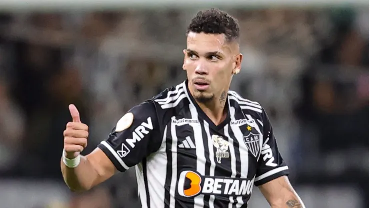 Paulinho pelo Galo. Foto: Gilson Lobo/AGIF