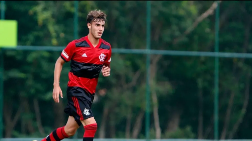 Eduardo Gabriel em ação pelo Flamengo. Foto: Divulgação/Flamengo Base