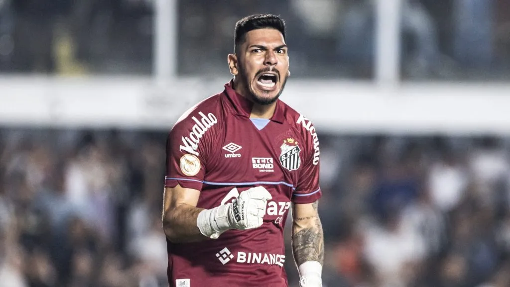 João Paulo é procurado para trocar o Santos por um dos favoritos ao título do Brasileirão. Foto: Abner Dourado/AGIF