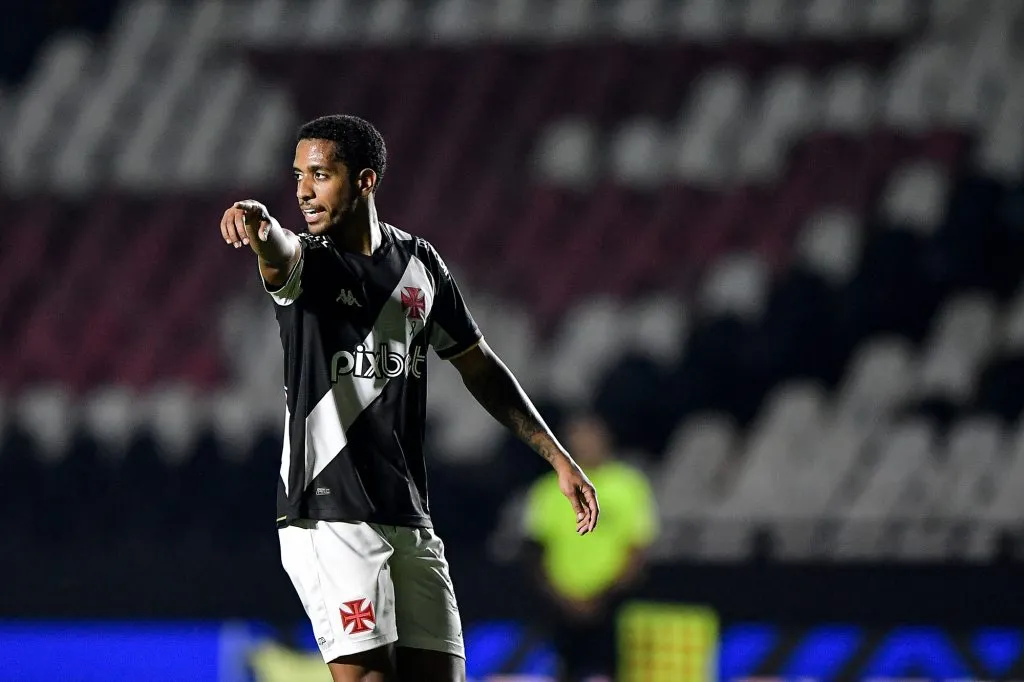 Miranda tem contrato apenas até julho. Foto: Thiago Ribeiro/AGIF