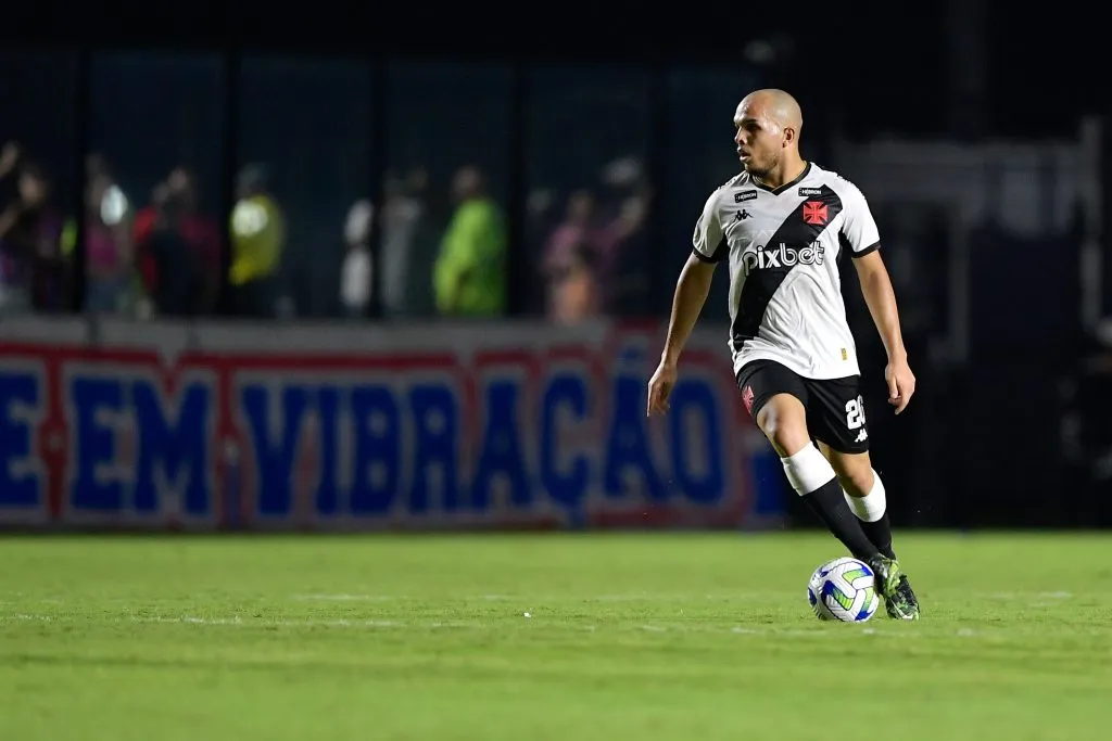 Rodrigo tem acordo com o Vasco até o final de 2025. Foto: Thiago Ribeiro/AGIF