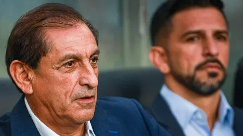 Ramón Díaz monta barca no Vasco. Foto: Maxi Franzoi/AGIF