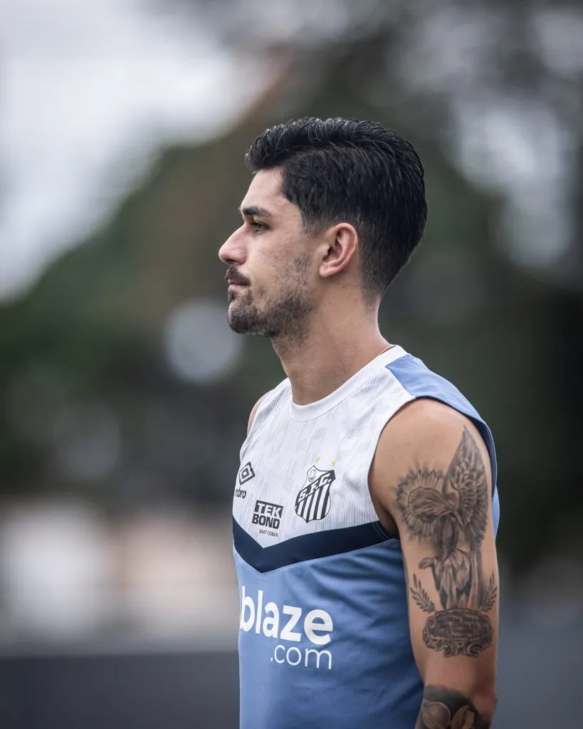 Zagueiro do Santos, João Basso no rreino no CT Rei Pelé (19/01/2024) – Fotos: Raul Baretta/ Santos FC.