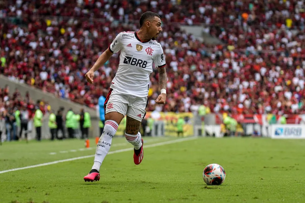 Matheuzinho volta ao Flamengo. Foto: Thiago Ribeiro/AGIF