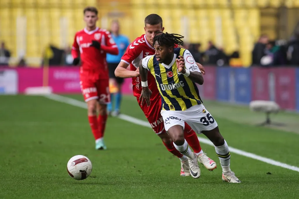 Fred em ação pelo Fenerbahçe. (Photo by Ahmad Mora/Getty Images)
