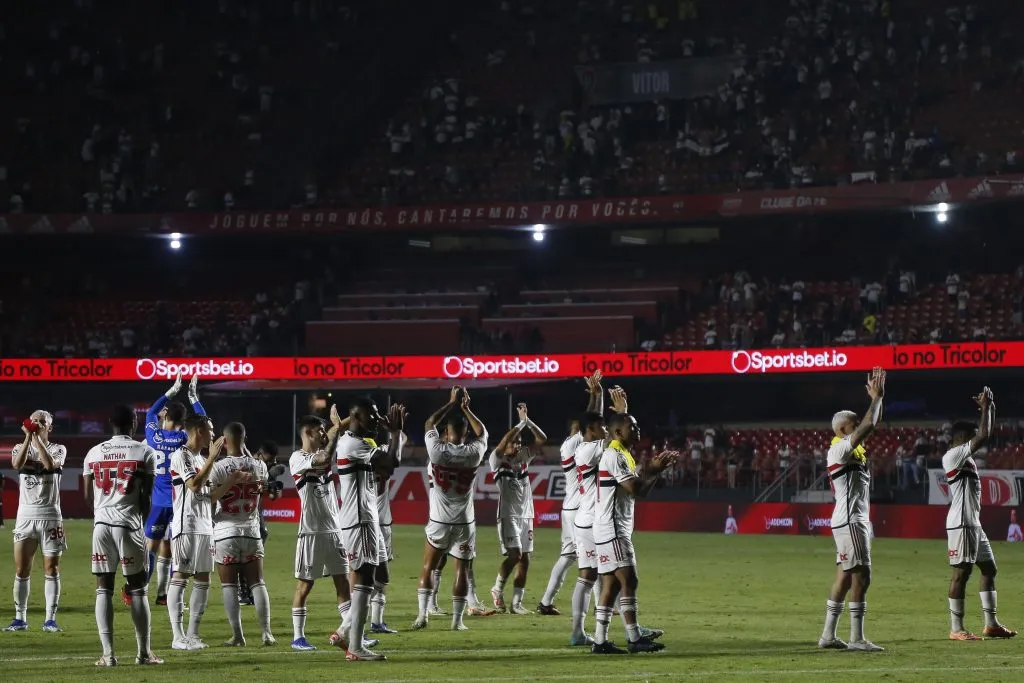 Players of Sao Paulo . (Photo by Miguel Schincariol/Getty Images)