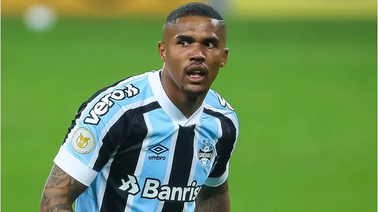 Douglas Costa recebe proposta e prepara acerto com rival do Grêmio. Foto: Pedro H. Tesch/AGIF