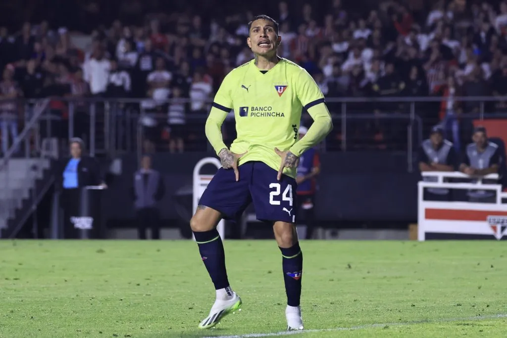 Paolo Guerrero comemora gol contra o São Paulo. Foto: Marcello Zambrana/AGIF