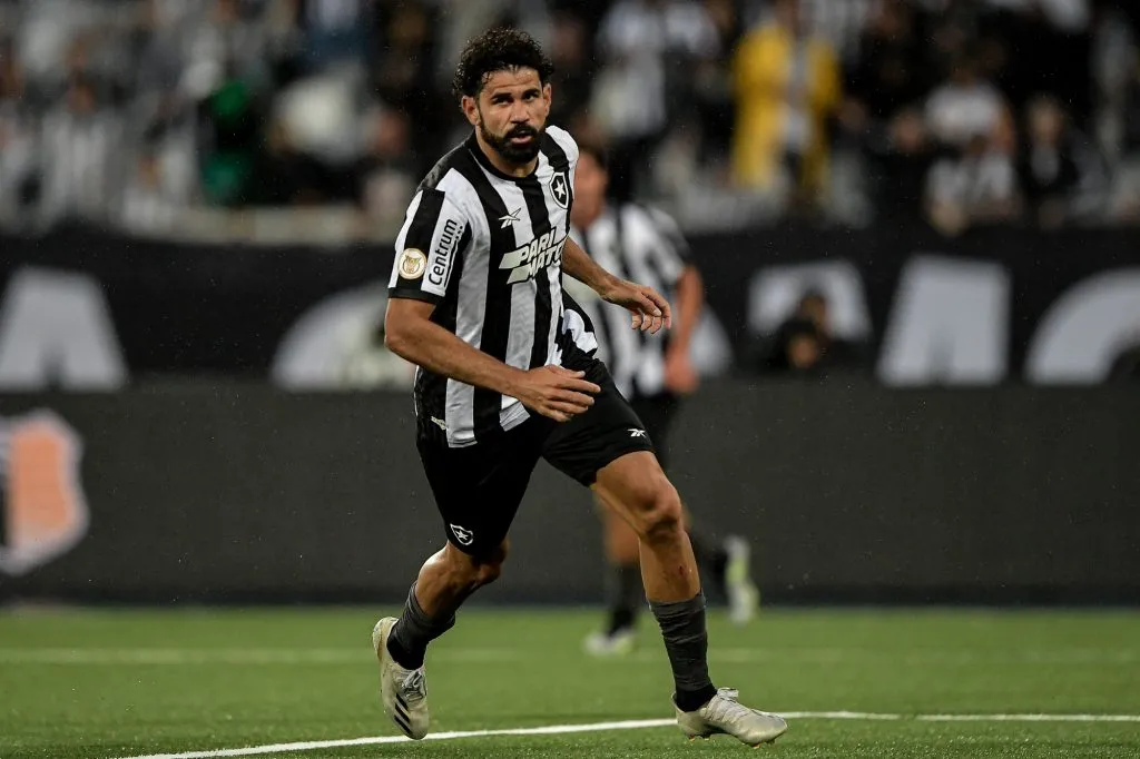 Diego Costa em ação no Campeonato Brasileiro. Foto: Thiago Ribeiro/AGIF