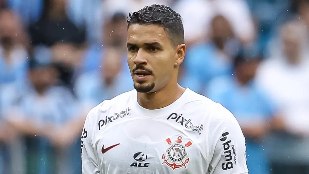 Lucas Veríssimo acerta com novo time e deixa o Corinthians após 18 jogos (Photo by Pedro H. Tesch/Getty Images)