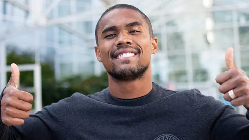 Douglas voltará ao futebol brasileiro. (Photo by Daniel Kopatsch/Getty Images for FC Bayern)