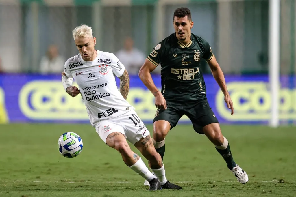 Róger Guedes em ação contra o América Mineiro. Foto: Gilson Junio/AGIF
